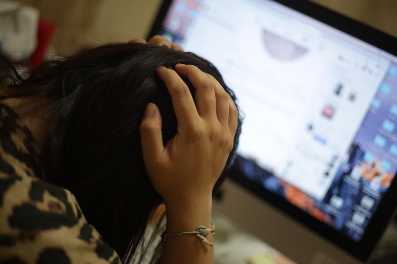 El 61% de venezolanas han sufrido o conocen casos de violencia digital de género, según la ULA