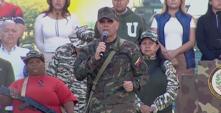 Ministro Padrino López criticó a Trump por burlarse de los entrenamientos de las milicias chavistas