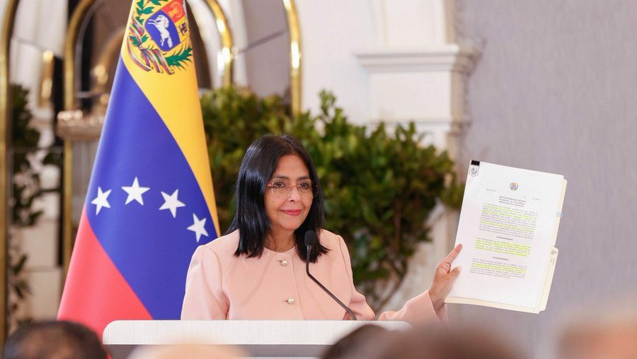 Presidente Maduro "suscribió" el decreto de conmoción externa, está listo para entrar en vigencia