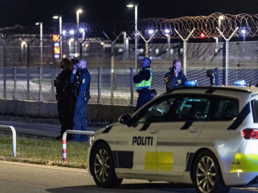 drones de origen desconocido obligan a cerrar aeropuertos