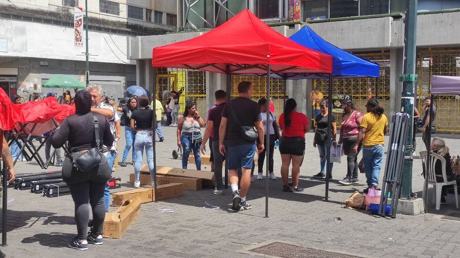Comerciantes informales regresaron al boulevard de Sabana Grande luego de llegar a un acuerdo con la Alcaldía de Caracas
