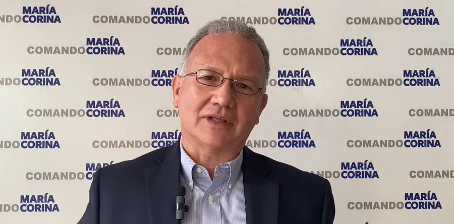 Después de un año de aislamiento el abogado Perkins Rocha recibió la visita de su esposa