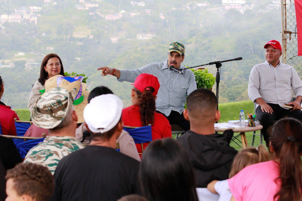 Maduro califica la Navidad como “vacuna contra el odio y el fascismo” por presión militar de EEUU