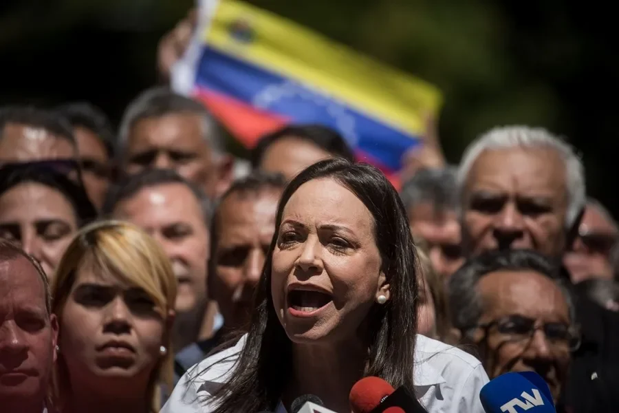 María Corina Machado dice que podrá recoger el Nobel en Oslo si Maduro deja el poder