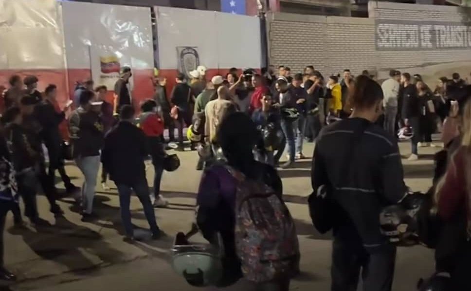 Más de 100 motorizados fueron retenidos por la PNB en Plaza Venezuela (Video)