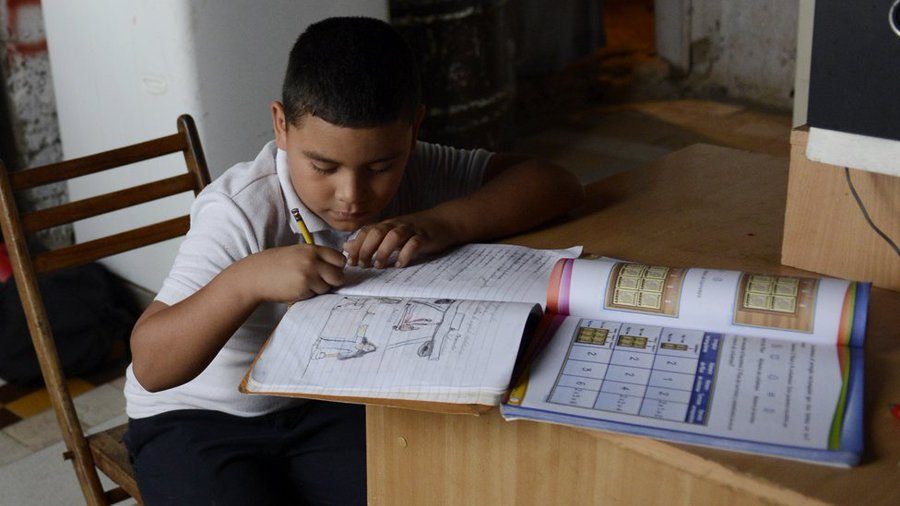 Ministro de Educación confirma que este lunes 20 no habrá actividades escolares