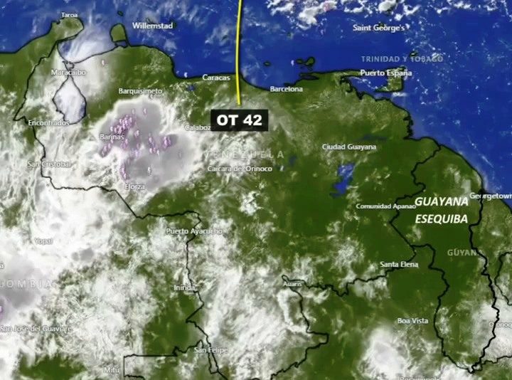 Onda Tropical 42 transita por el centro del país y podría originar lluvias y descargas eléctricas