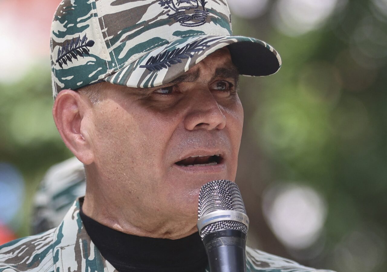 Padrino López advierte que el despliegue de EE.UU se acerca "cada día más" a las costas de Venezuela"