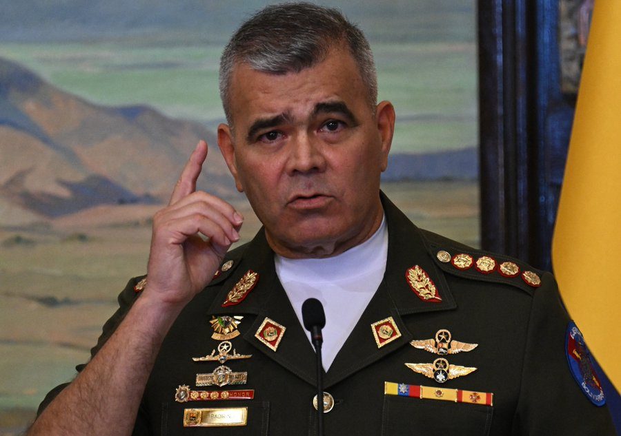 Padrino López ofrece apoyo de la FANB a Colombia ante las "amenazas" de EE UU