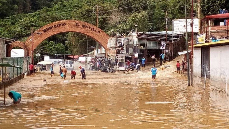 Rotura de tubería matriz en El Hatillo dejó 20 heridos y más de 160 personas desalojadas