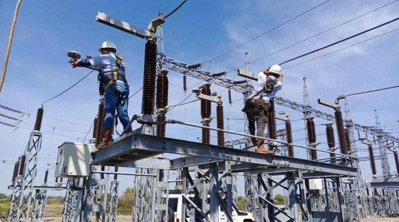 Gobierno nacional descarta una dolarización formal, anuncia reforma al sistema eléctrico y proyecta un sólido crecimiento económico