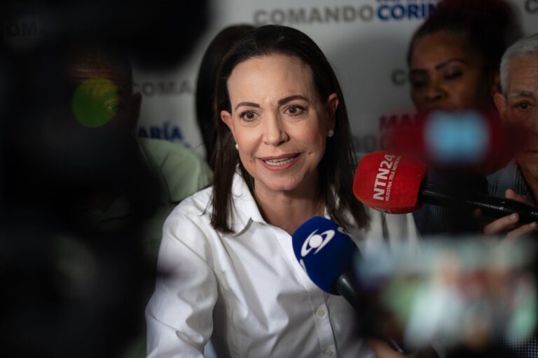 La dirigente política María Corina Machado reafirmó su postura sobre las condiciones para una transición en Venezuela.. Fuente: Bloomberg / Bloomberg via Getty Images